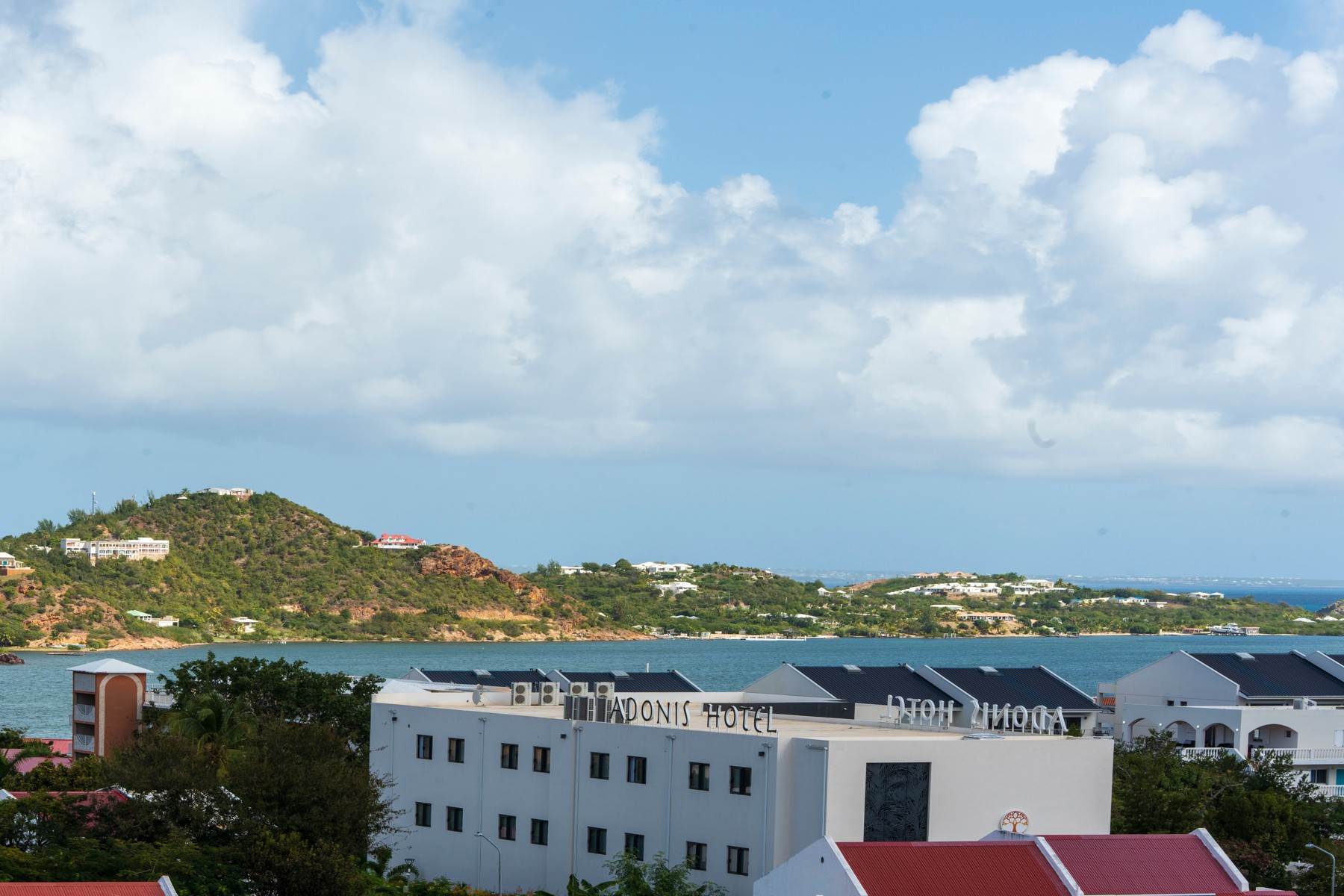 15. Condominiums por un Venta en The Cliff 2 Bedroom Condo Cupecoy, St. Maarten